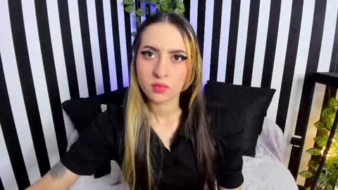 Snapshot of liz_goth chatting on 2, 11, 2025 Liz online show from 2, 11, 2025