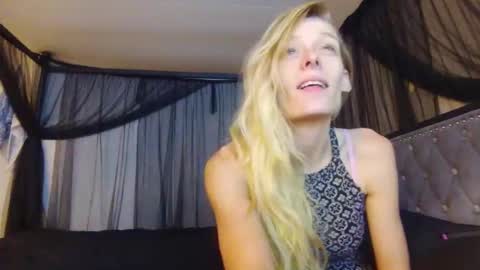 Snapshot of liz_jay chatting on 17, 10, 2025 Jay-Liz online show from 17, 10, 2025