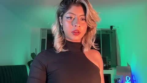 Snapshot of lizambarr chatting on 30, 10, 2025 Lizeth online show from 30, 10, 2025