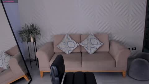 Lizzi  online show from 28, 1, 2025