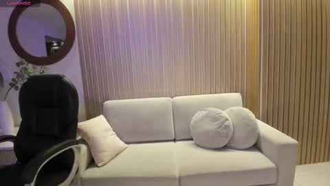 Lizzi  online show from 10, 3, 2025