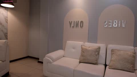 Lizzi  online show from 3, 11, 2025