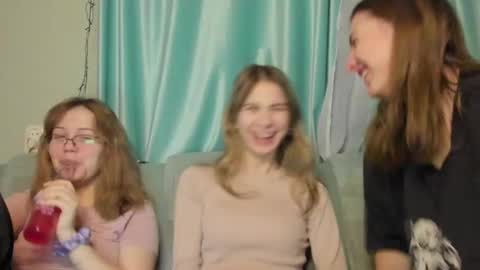 lizzi_muur online show from 10, 1, 2025