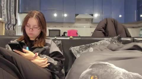 lizzi_muur online show from 14, 2, 2025