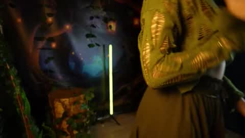 Elizabeth online show from 7, 11, 2025