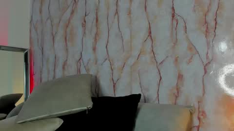 lizzyphoeniix online show from 5, 2, 2025