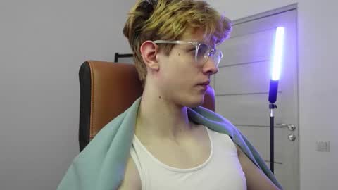 LOGAN FRASER online show from 2, 10, 2025