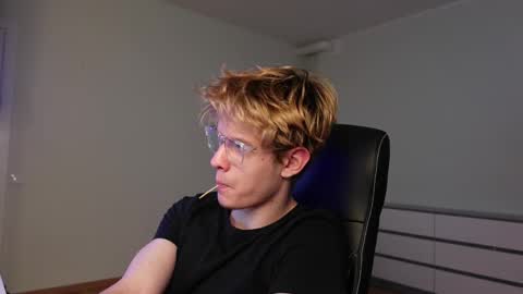 LOGAN FRASER online show from 23, 10, 2025