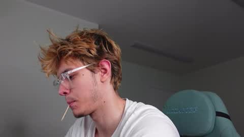 LOGAN FRASER online show from 29, 10, 2025