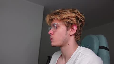 LOGAN FRASER online show from 30, 10, 2025