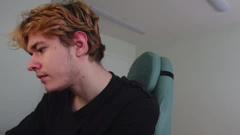 LOGAN FRASER online show from 2, 11, 2025