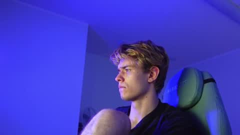 LOGAN FRASER online show from 6, 11, 2025