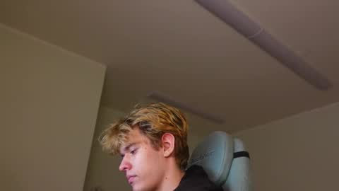 LOGAN FRASER online show from 8, 11, 2025