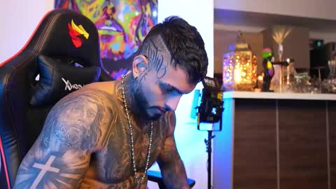 logan_hugh8 online show from 13, 10, 2025