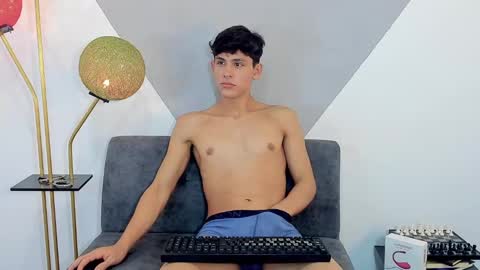 Snapshot of loganoficialx chatting on 4, 12, 2024 loganoficialx online show from 4, 12, 2024