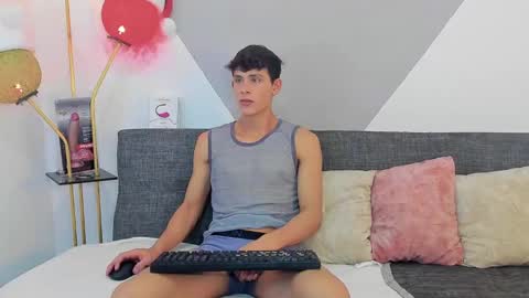 Snapshot of loganoficialx chatting on 21, 12, 2024 loganoficialx online show from 21, 12, 2024