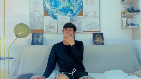 Snapshot of loganoficialx chatting on 1, 2, 2026 loganoficialx online show from 1, 2, 2026