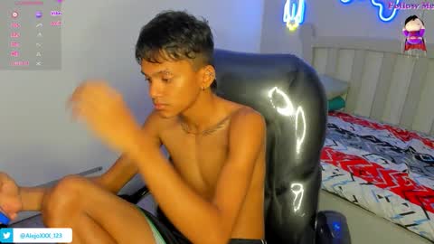 Snapshot of loistwink_1 chatting on 29, 10, 2025 LOUIS online show from 29, 10, 2025