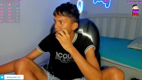 Snapshot of loistwink_1 chatting on 4, 11, 2025 LOUIS online show from 4, 11, 2025