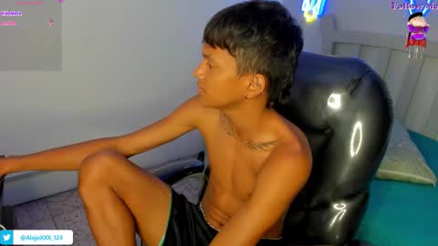 Snapshot of loistwink_1 chatting on 11, 11, 2025 LOUIS online show from 11, 11, 2025