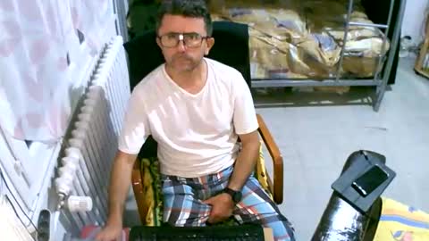 Snapshot of lokoum39 chatting on 14, 9, 2025 lokoum39 online show from 14, 9, 2025