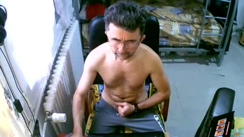 Snapshot of lokoum39 chatting on 23, 12, 2025 lokoum39 online show from 23, 12, 2025