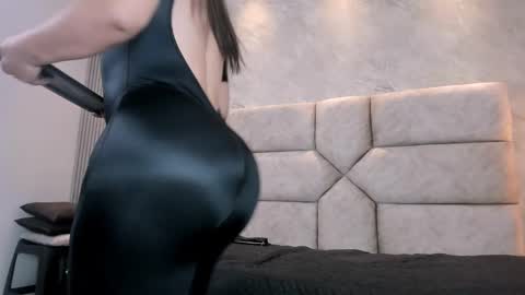 Lola Sweet online show from 9, 1, 2025