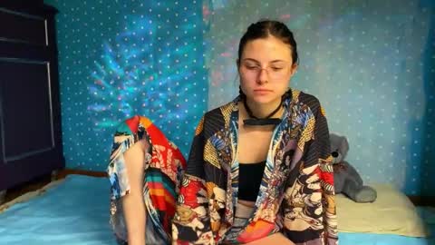 lola_aspis online show from 1, 11, 2025