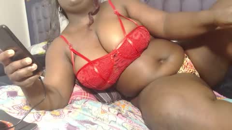 Snapshot of lola_honney chatting on 8, 11, 2025 lola_honney online show from 8, 11, 2025