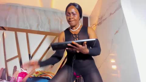 Lola online show from 6, 11, 2025