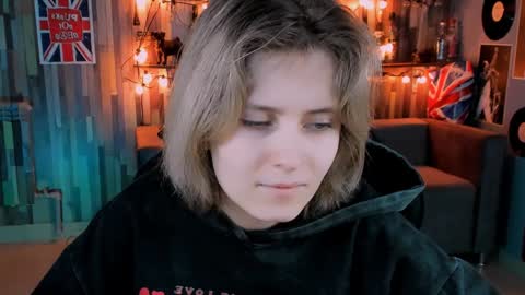 Snapshot of lolaasmus chatting on 18, 12, 2024 I consider myself the god Loki but life just calls me LOL online show from 18, 12, 2024