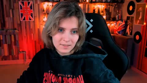 Snapshot of lolaasmus chatting on 18, 12, 2024 I consider myself the god Loki but life just calls me LOL online show from 18, 12, 2024