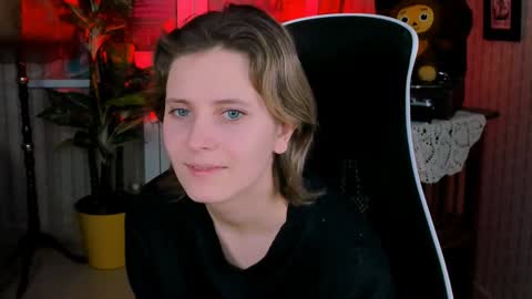 Snapshot of lolaasmus chatting on 21, 12, 2024 I consider myself the god Loki but life just calls me LOL online show from 21, 12, 2024