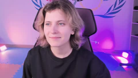 Snapshot of lolaasmus chatting on 24, 12, 2024 I consider myself the god Loki but life just calls me LOL online show from 24, 12, 2024