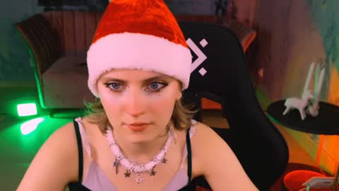 Snapshot of lolaasmus chatting on 25, 12, 2024 I consider myself the god Loki but life just calls me LOL online show from 25, 12, 2024