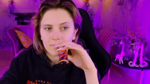 Snapshot of lolaasmus chatting on 3, 1, 2025 I consider myself the god Loki but life just calls me LOL online show from 3, 1, 2025