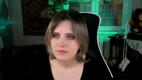 Snapshot of lolaasmus chatting on 10, 1, 2025 I consider myself the god Loki but life just calls me LOL online show from 10, 1, 2025