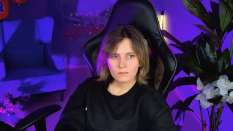 Snapshot of lolaasmus chatting on 4, 2, 2025 I consider myself the god Loki but life just calls me LOL online show from 4, 2, 2025