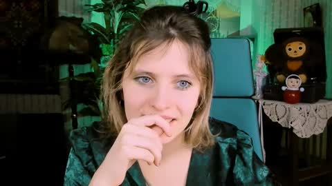 Snapshot of lolaasmus chatting on 19, 2, 2025 I consider myself the god Loki but life just calls me LOL online show from 19, 2, 2025