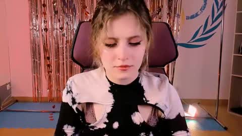 Snapshot of lolaasmus chatting on 27, 2, 2025 I consider myself the god Loki but life just calls me LOL online show from 27, 2, 2025