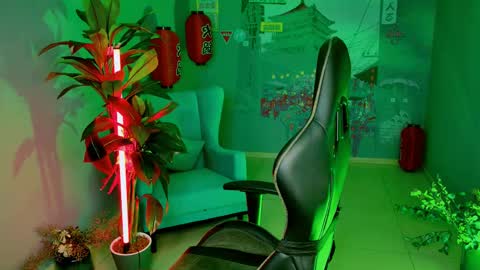 Snapshot of lolaasmus chatting on 11, 3, 2025 I consider myself the god Loki but life just calls me LOL online show from 11, 3, 2025