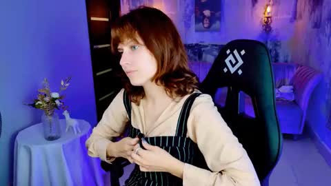 Snapshot of lolaasmus chatting on 25, 9, 2025 I consider myself the god Loki but life just calls me LOL online show from 25, 9, 2025