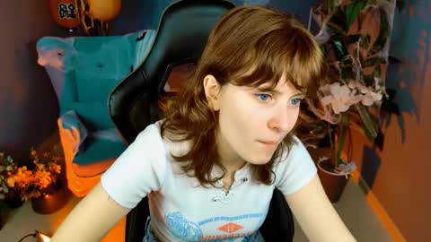 Snapshot of lolaasmus chatting on 22, 10, 2025 I consider myself the god Loki but life just calls me LOL online show from 22, 10, 2025