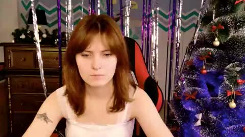 Snapshot of lolaasmus chatting on 14, 12, 2025 I consider myself the god Loki but life just calls me LOL online show from 14, 12, 2025