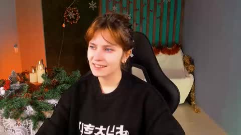 Snapshot of lolaasmus chatting on 18, 12, 2025 I consider myself the god Loki but life just calls me LOL online show from 18, 12, 2025