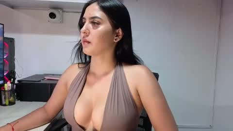 lolalola_12 online show from 18, 12, 2025