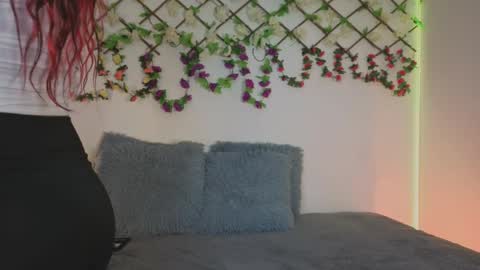  Lola  online show from 10, 1, 2026