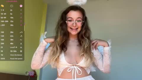 Snapshot of lolatheangel chatting on 9, 11, 2025 Lolatheangel online show from 9, 11, 2025