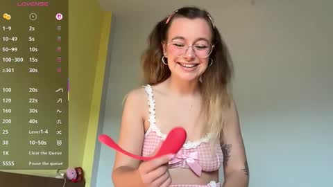 Snapshot of lolatheangel chatting on 18, 11, 2025 Lolatheangel online show from 18, 11, 2025