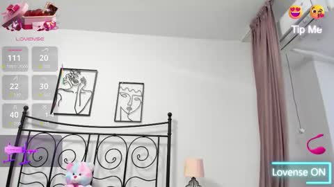 Snapshot of lollavibes chatting on 15, 12, 2025 Lolla online show from 15, 12, 2025